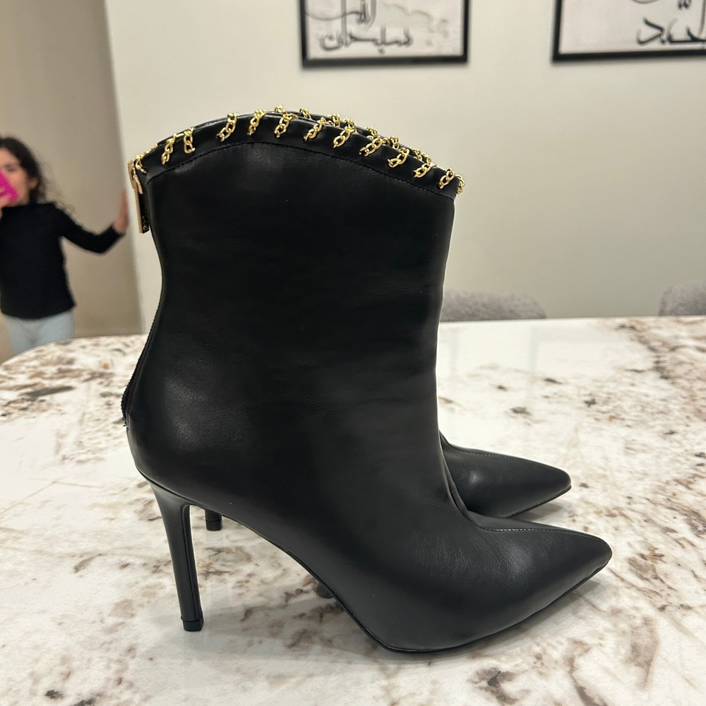 NY Collection Black Pointed Toe‎ Stiletto Heel Ankle Booties Gold Chain Trim 8.5 - Picture 13 of 14